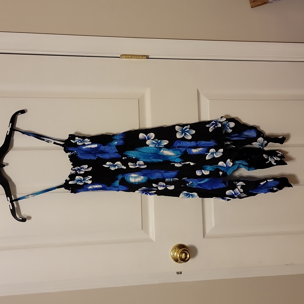 "Free/One Size" cover up/dress..like new!